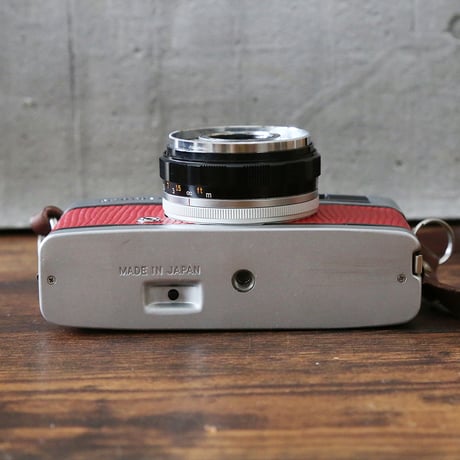 【OLYMPUS】 TRIP 35 フィルムカメラ（分解整備済・レッドリザード貼り革・オリジナルストラップ・no30）