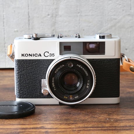【KONICA】 C35 フィルムカメラ（分解整備済・オリジナルストラップ・no39）
