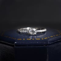 《オーバル》Drops of Light Ring（マダガスカル産フェナカイト＆メレダイヤ）