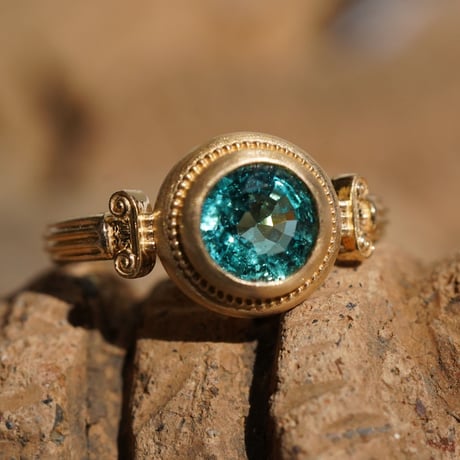 エメラルド《アテーナ》18K・イエローゴールドリング