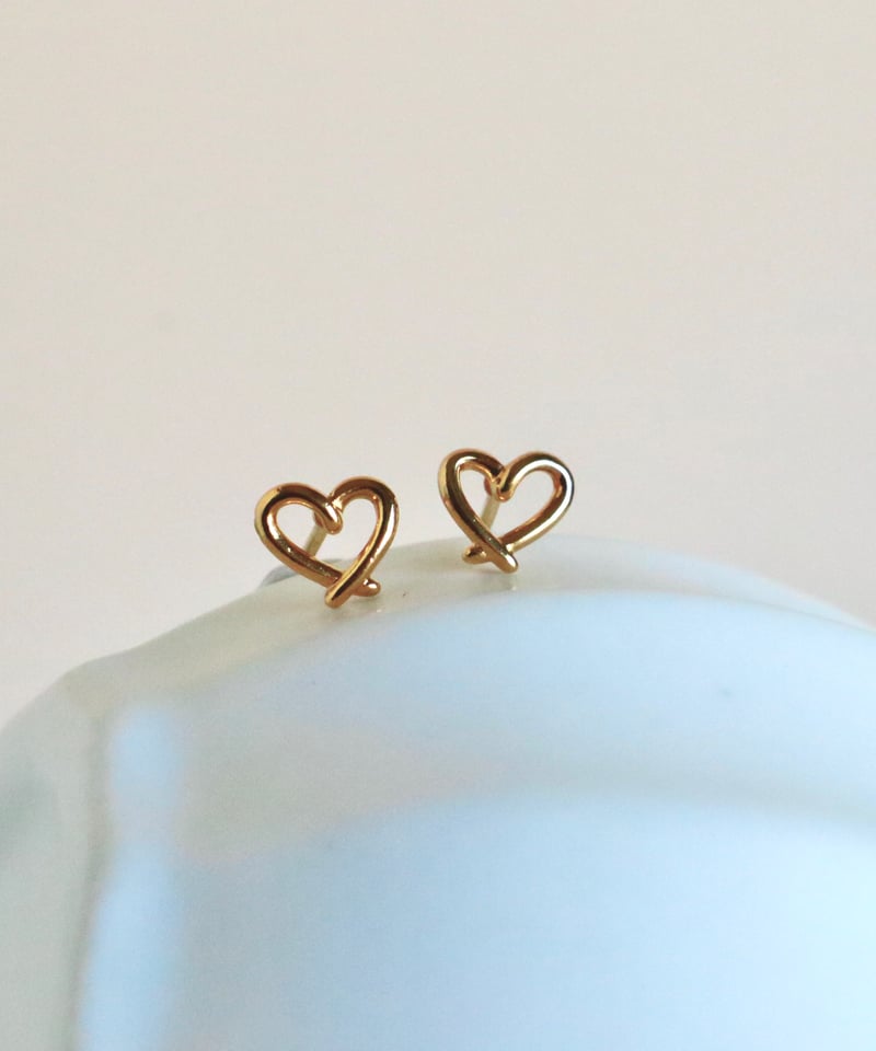 金アレ対応】ニュアンスハートピアス・イヤリング | mikka
