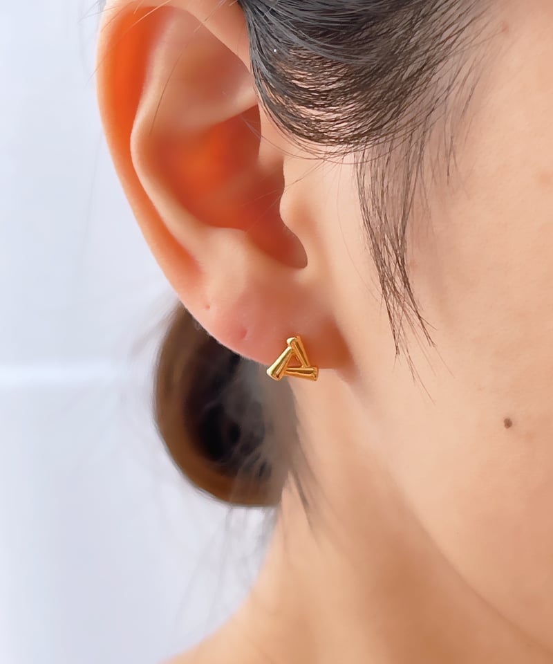 金アレ対応】トライアングルピアス・イヤリング | mikka