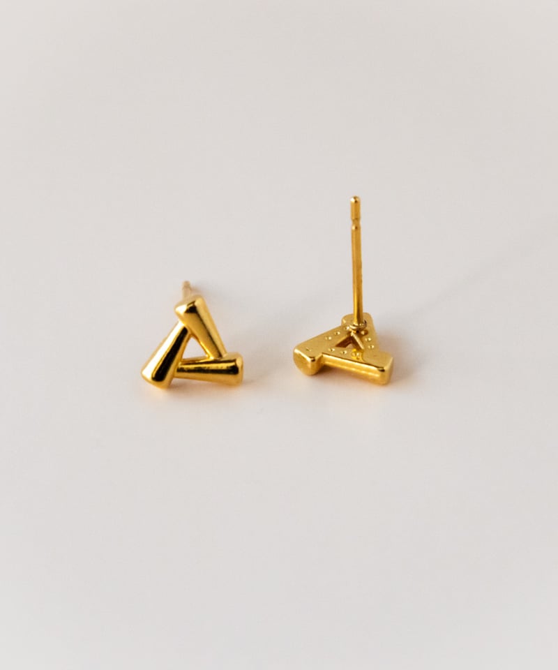金アレ対応】トライアングルピアス・イヤリング | mikka