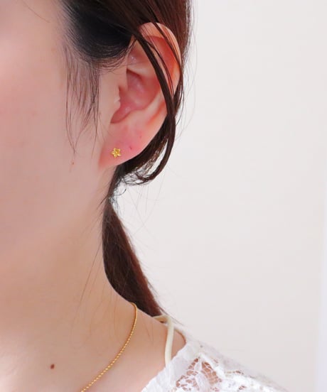 【金アレ対応】ミニマルフラワーピアス
