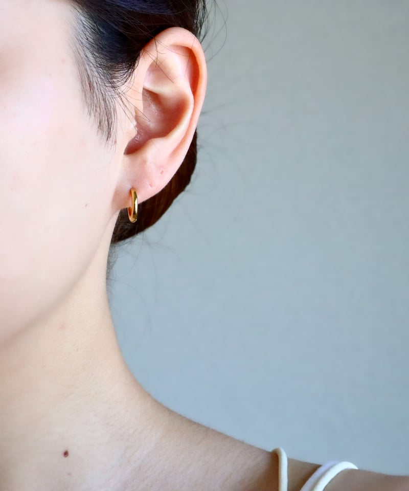 ＊みっちゃん＊18金【2×30mm 定番フープピアス】Yゴールド 新品！ みっちゃん＊18金【2×30mm 定番フープピアス】Yゴールド 新品