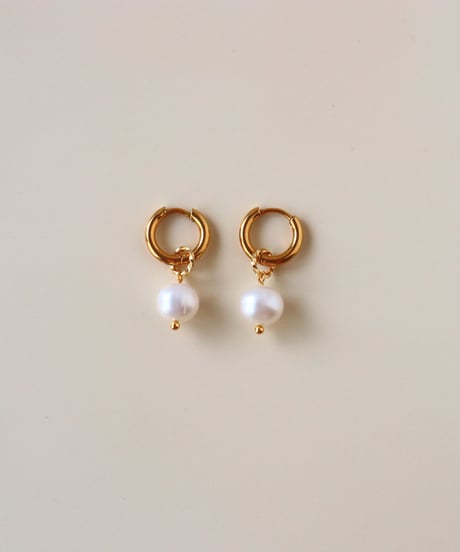 【金アレ対応】チャームフープピアス（パール）