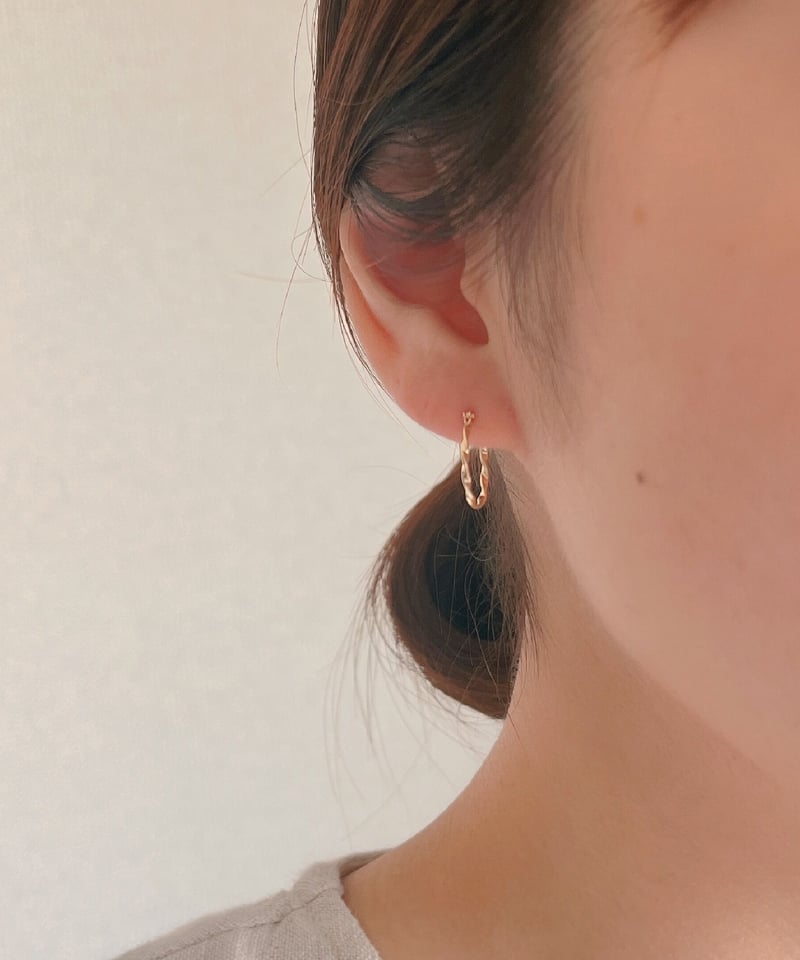 K10 ツイストフープピアス | mikka
