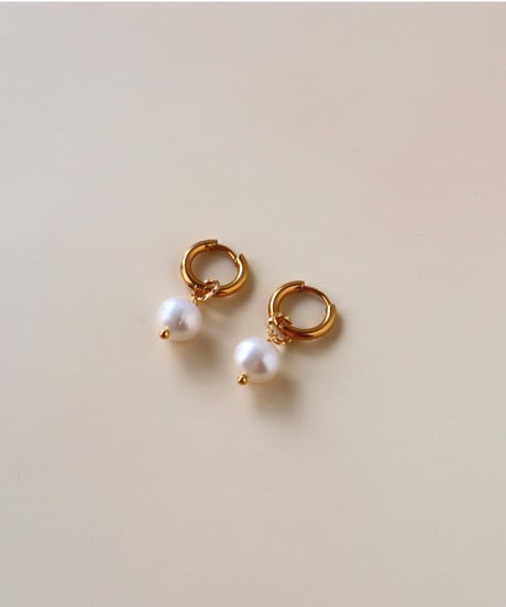 【金アレ対応】チャームフープピアス（パール）