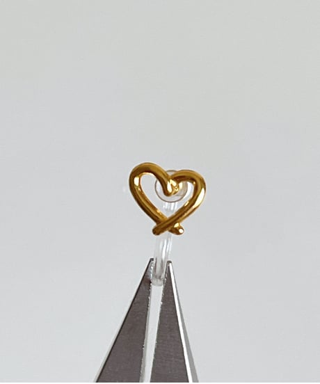 ※B品　【金アレ対応】ニュアンスハートピアス・イヤリング