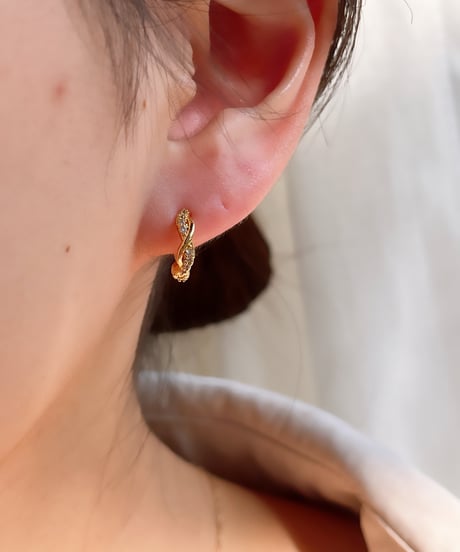 【金アレ対応】ツイストジルコニアフーピアス