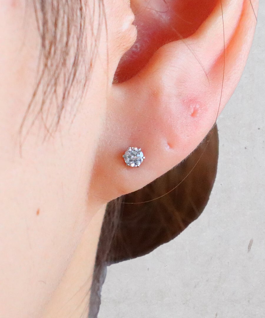 金アレ対応】Heart & Cupid ジルコニアプチピアス3mm (シルバーカラー