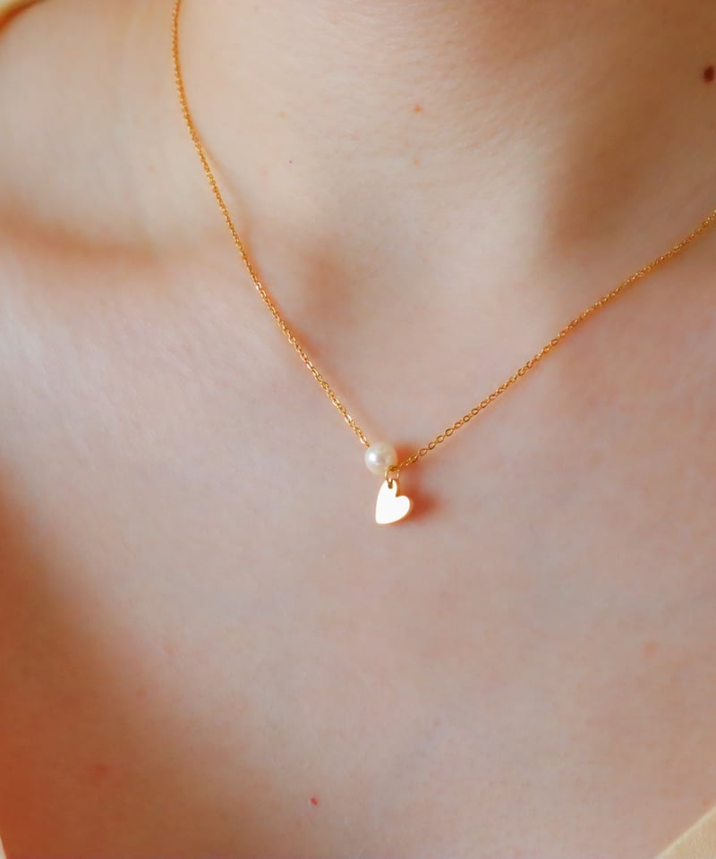金アレ対応】AAA淡水パールハートチャームネックレス | mikka