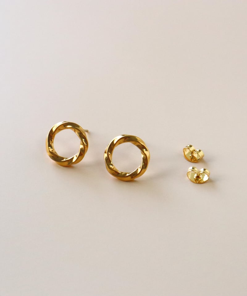 金アレ対応】ツイストサークルピアス・イヤリング | mikka
