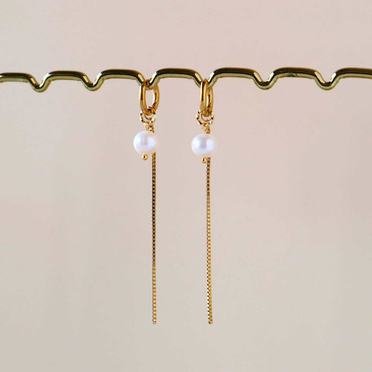 金アレ対応】チャームフープピアス(パールとチェーン) | mikka