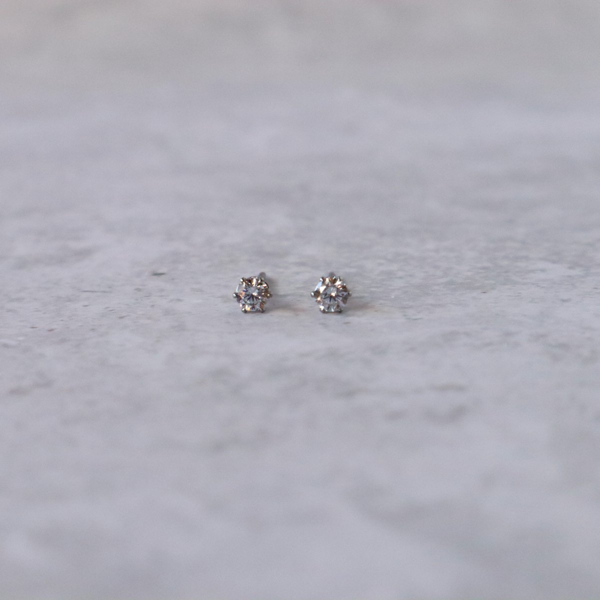 金アレ対応】Heart & Cupid ジルコニアプチピアス3mm (シルバーカラー