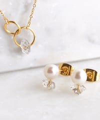 【金アレ対応】サークルクリスタルネックレスと淡水パールとクリスタルピアスのセット(イヤリング可)