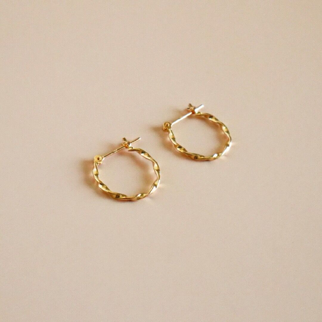 K10 ツイストフープピアス | mikka