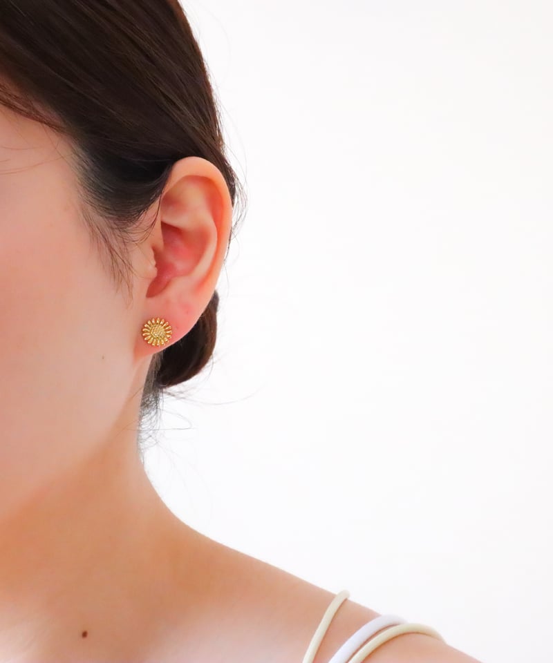 金アレ対応】ひまわりピアス・イヤリング | mikka