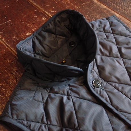 *A VONTADE  Quilted Liner Vest  -Detachable Collar-