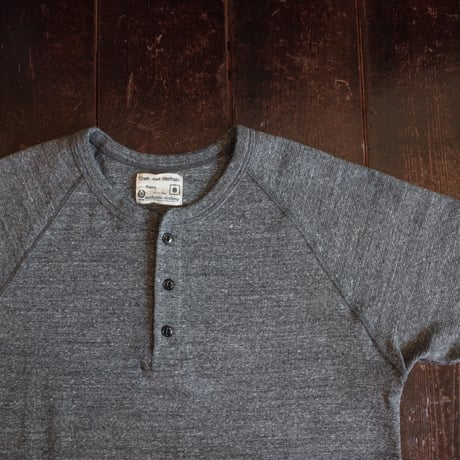 Kepani  RAFFY SPUN FRAISE SHORT SLEEVE HENLEY NECK T-SHIRT