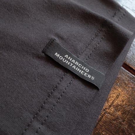 MOUNTAIN RESEARCH  Title Tee