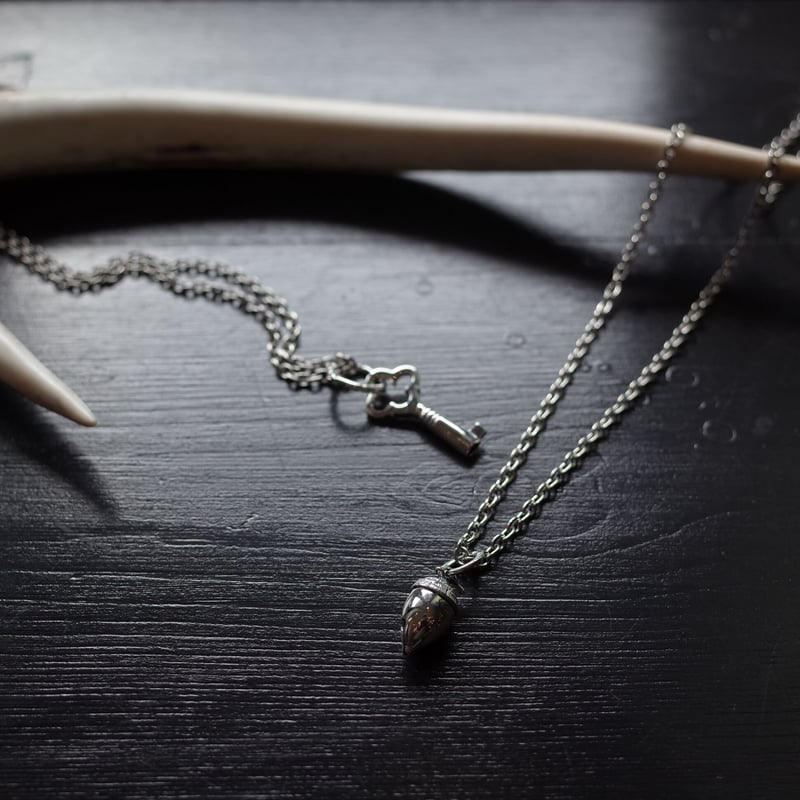 シルバー ブルーナボイン どんぐり ベル ペンダント BRU NA BOINNE