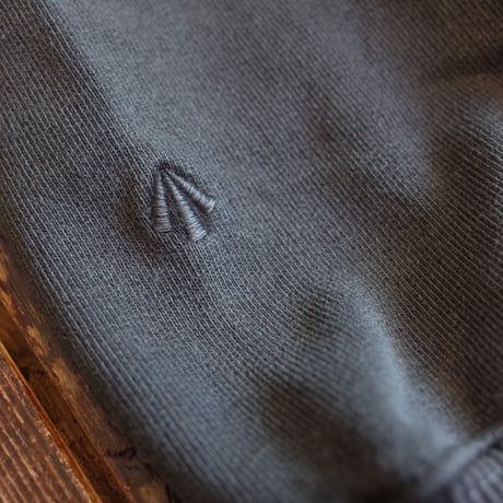 NIGEL CABOURN  THE ARMY GYM  "J-1 EMBROIDERED ARROW ZIP HOOD"