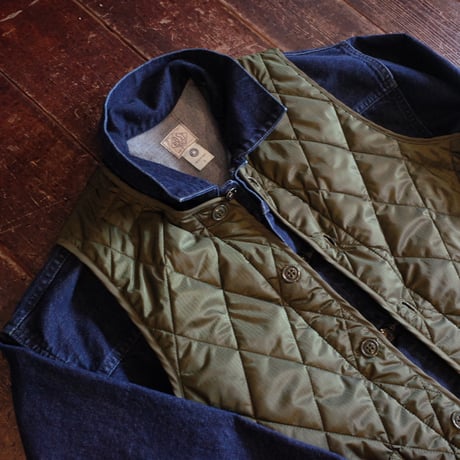 *A VONTADE  Quilted Liner Vest  -Detachable Collar-
