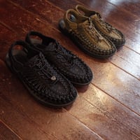 KEEN  UNEEK
