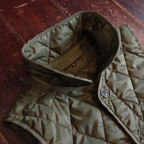 *A VONTADE  Quilted Liner Vest  -Detachable Collar-