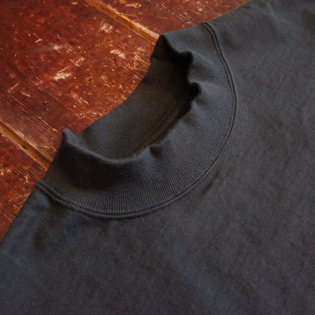 NECESSARY OR UNNECESSARY  MOCK NECK  〈SALE〉