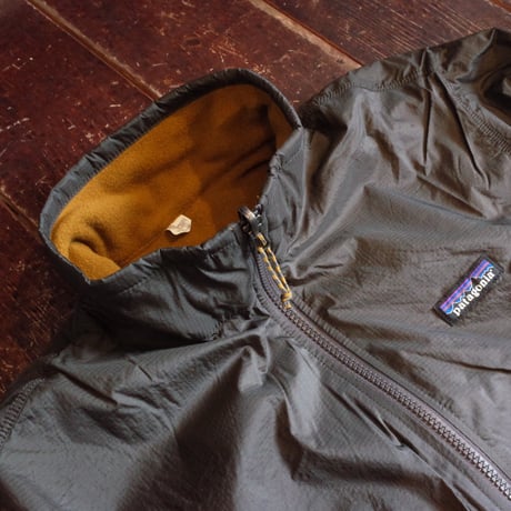 PATAGONIA  REVERSIBLE SHELLED MICRODINI JKT