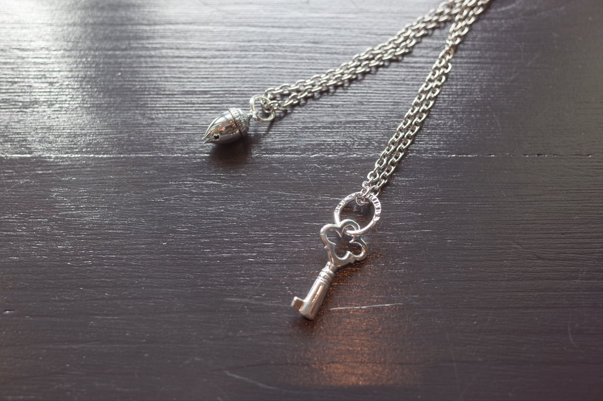 シルバー ブルーナボイン どんぐり ベル ペンダント