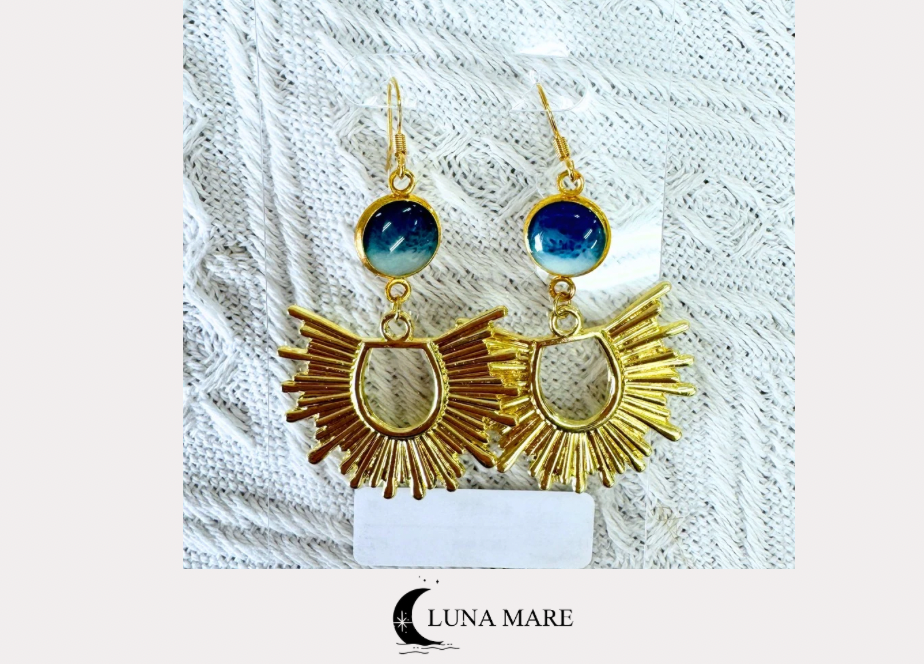 小さな海と太陽モチーフのピアス | LUNAMARE resinfactory