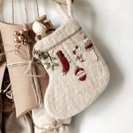 予約【Shirley Bredal】Mini Stocking Garland