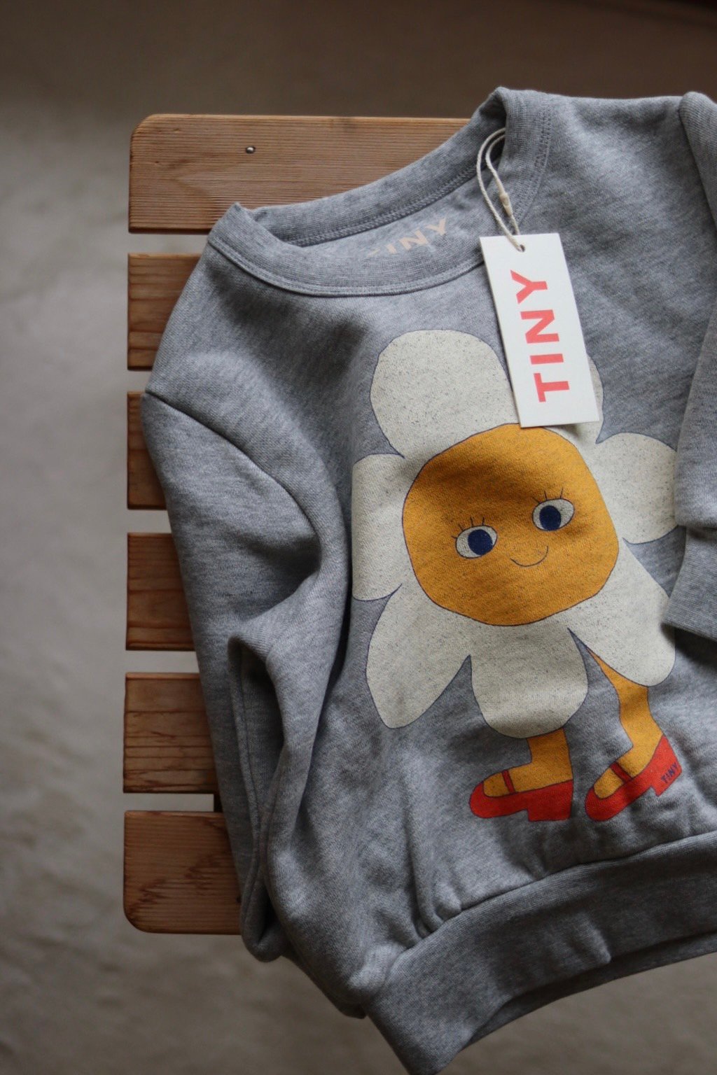 TINYCOTTONS】FLOWER GRAPHIC SWEATSHIRT *medium TINYCOTTONS】FLOWER GRAPHIC SWEATSHIRT *medium