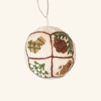 予約【Shirley Bredal】Bauble Grid Ornament with Gingerbread