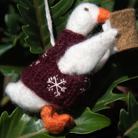 予約【Shirley Bredal】Goose with Vest Ornament / Red