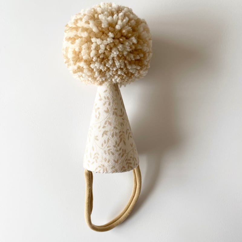 kruhitkalove】Party hat / light beige with flow
