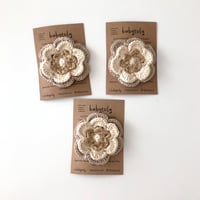 【babytoly 】 crochet clip/3 layer flower (with seed)