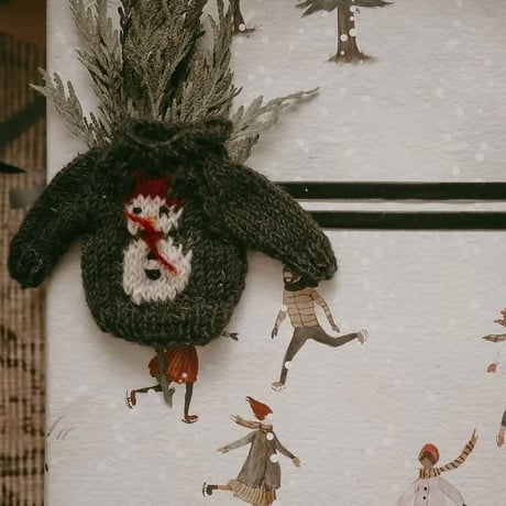 予約【Shirley Bredal】Sweater ornament Snowman