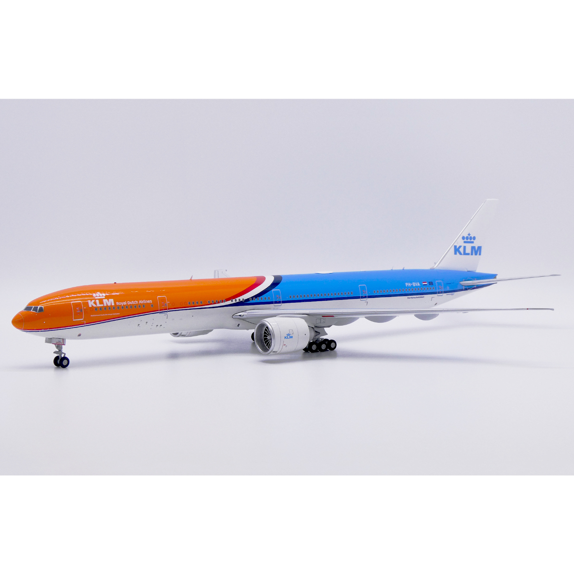 1/200 777-300ER KLMオランダ航空「オレンジ・プライド特別