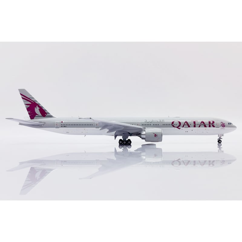【値下げ中】カタール航空　ボーイング777-300 模型 Boeing 777-300 Commercial Aircraft with Landing Gear 