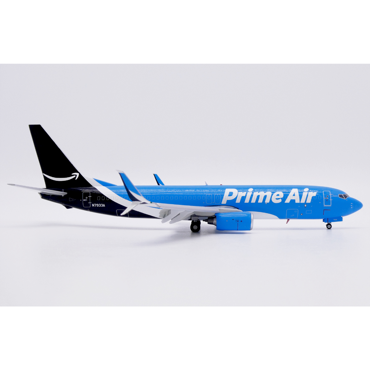 お取り寄せ商品】1/200 737-800(BCF) アマゾン・エア N7933A
