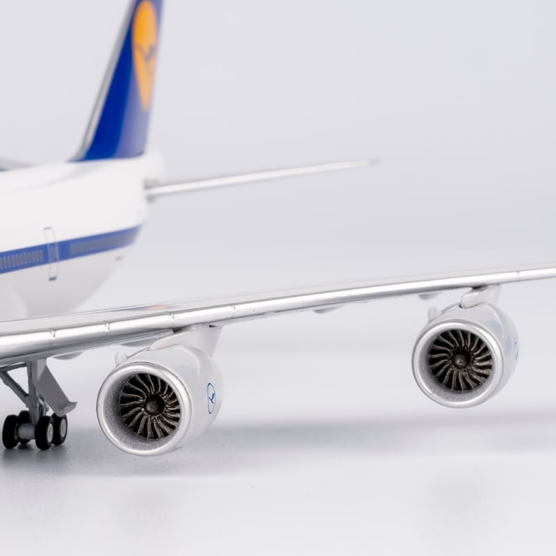 1/400 747-8 ルフトハンザ航空「60周年レトロ特別塗装機」 D-ABYT