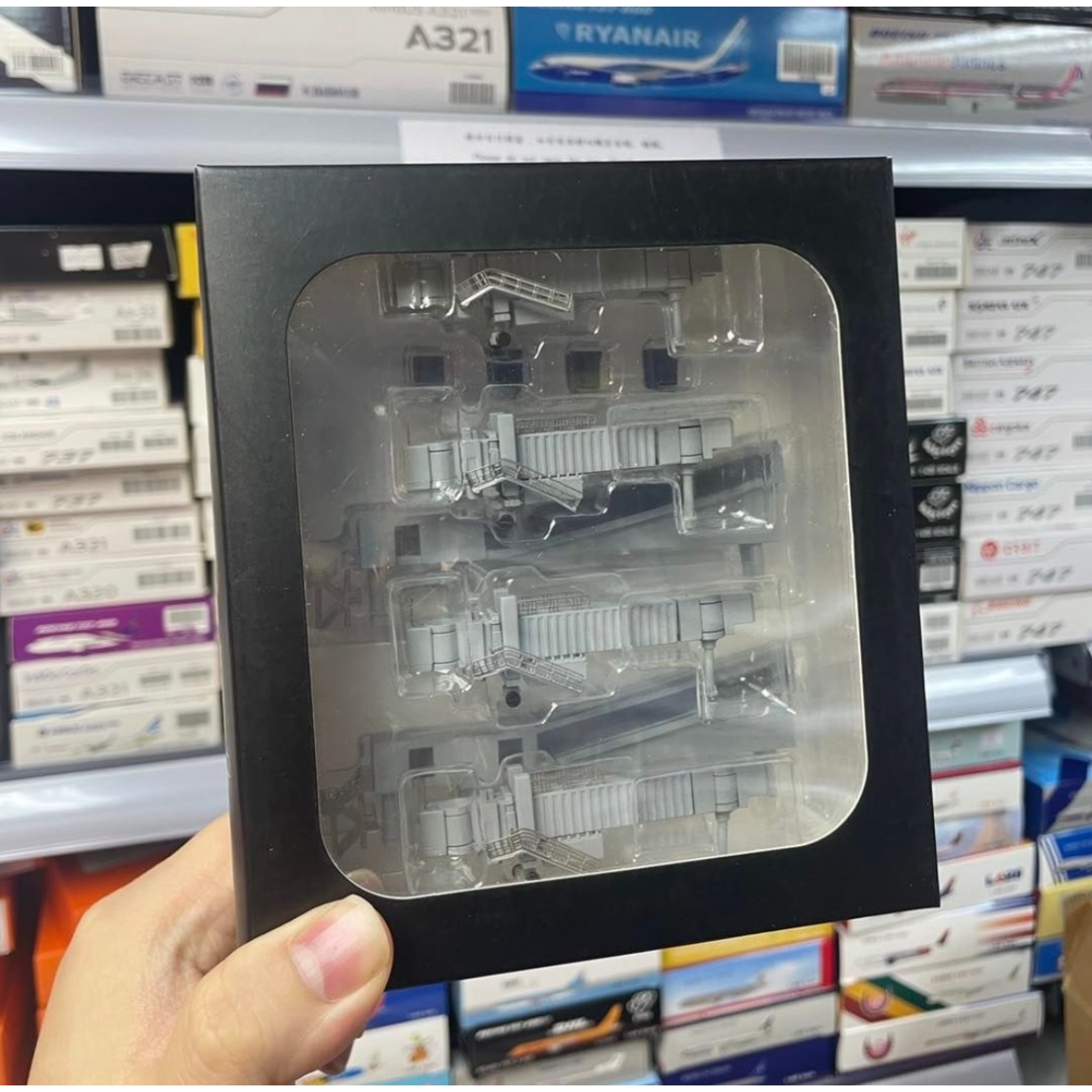 お取り寄せ商品】FWDP-PS-4069 1/400 ボーディング・ブリッジ2点セット