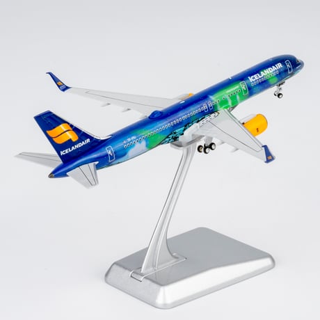 【お取り寄せ商品】(ULTIMATE COLLECTION)1/400  757-200/w  アイスランド航空「Aurora」 TF-FIU  スタンド付き