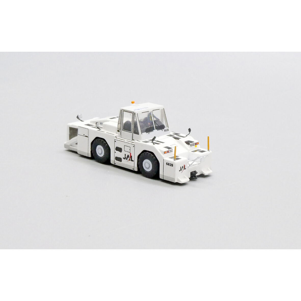 非売品・新商品情報】1/200 トーイングトラクターWT500E JAL太陽の