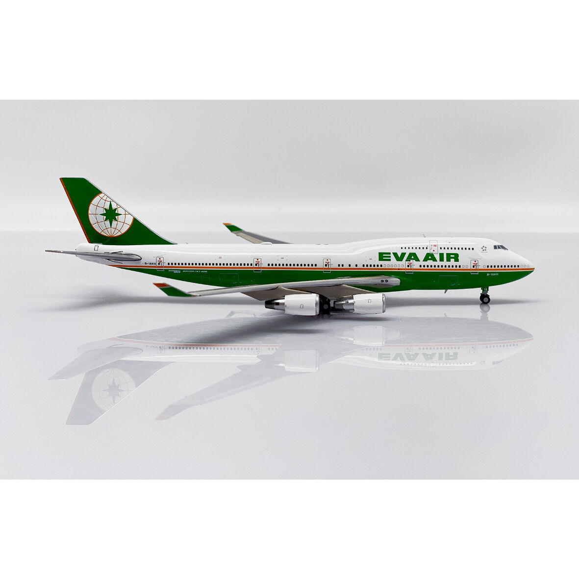 エバー航空 747-400 B-16411 1/200 EVA Air Boeing 747-400 B-16411 InFlight stand IF744EVA004