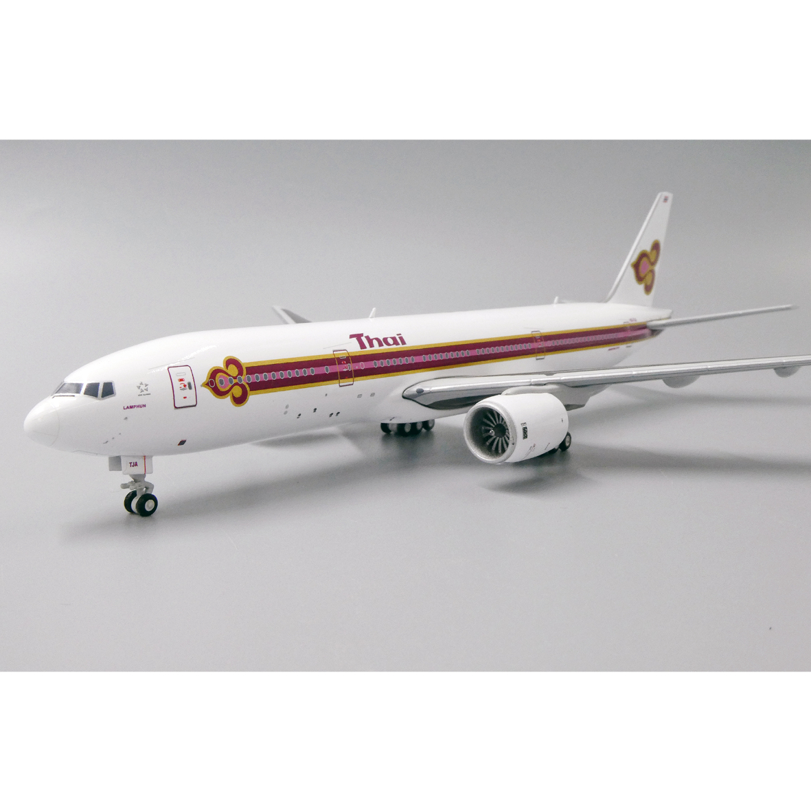 タイ国際航空 ボーイング 777-200 模型 1/160 お取り寄せ商品】1/400 777-200 タイ国際航空 HS-TJA | ひこーきちゃ
